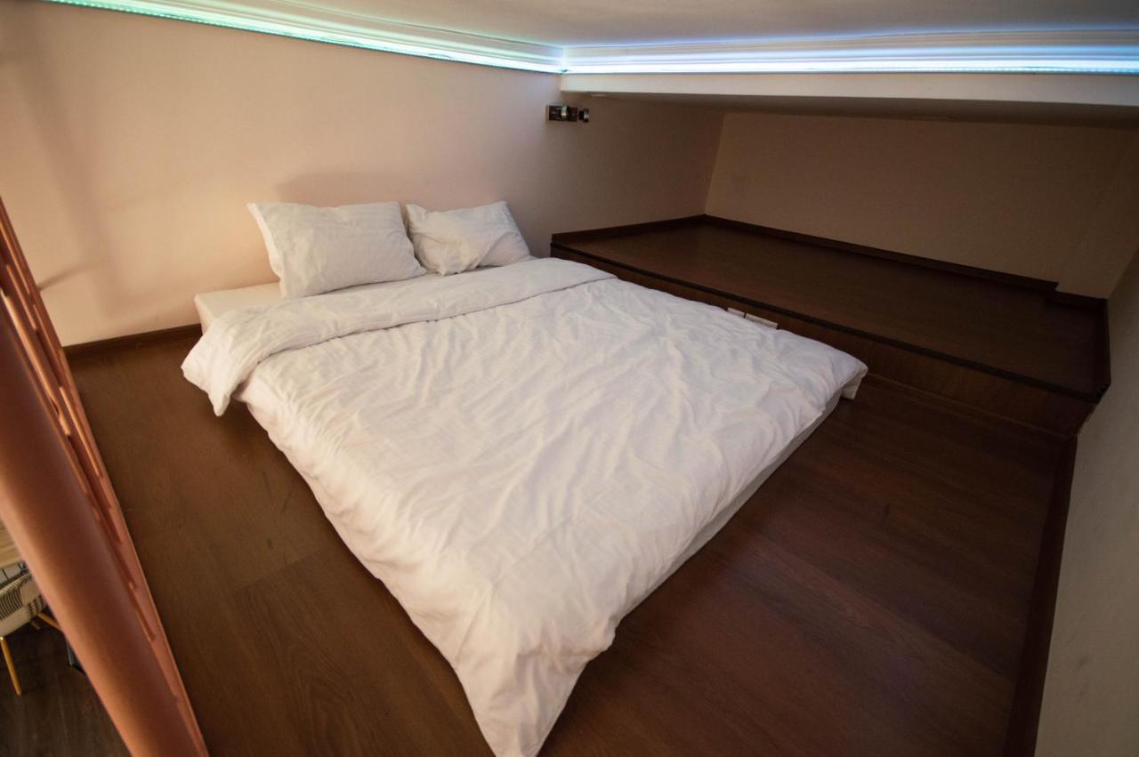 Kyiv Rouge Apartment Ngoại thất bức ảnh